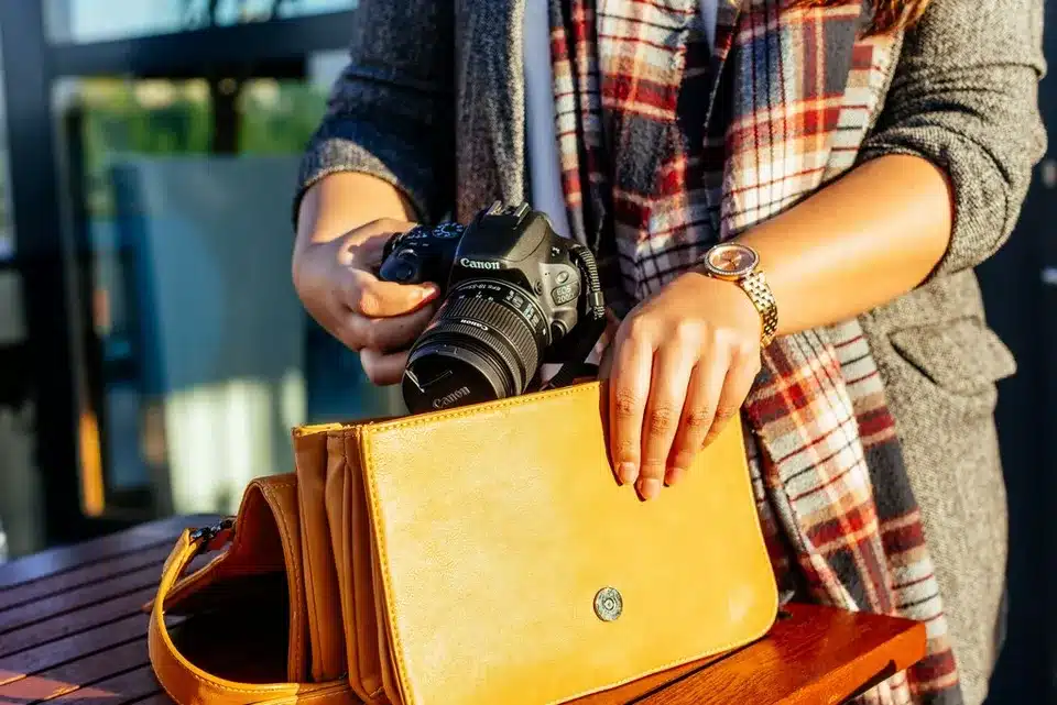 Canon EOS 200D Small and Portable